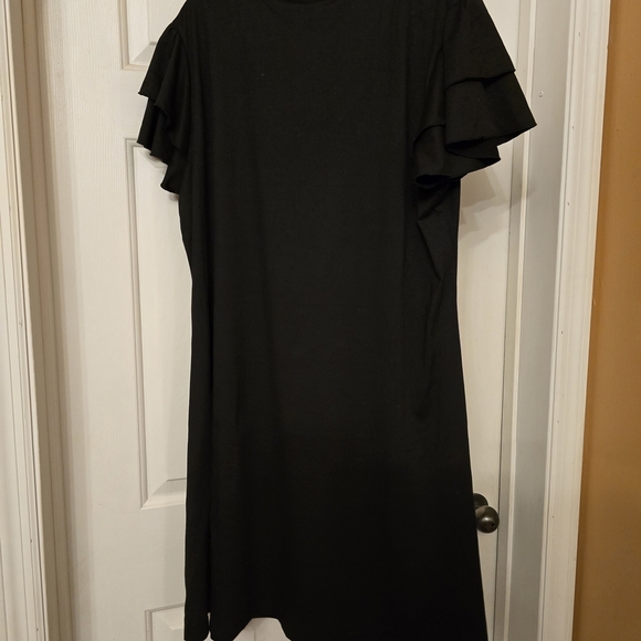 Elegant Black Ruffle Sleeve Maxi Dress - Picture 2 of 8
